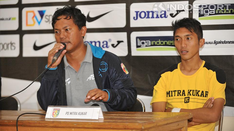 Pelatih Mitra Kukar U-21 memberikan keterangan pers laga final ISL U21 di stadion Si Jalak Harupat, Soreang, Kabupaten Bandung. Minggu (19/11/14).